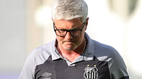 MG - BELO HORIZONTE - 06/05/2023 - BRASILEIRO A 2023, CRUZEIRO X SANTOS - Odair Hellmann tecnico do Santos durante partida contra o Cruzeiro no estadio Independencia pelo campeonato BRASILEIRO A 2023. Foto: Gilson Junio/AGIF