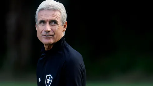 Foto: Vitor Silva/Botafogo – Luís Castro deve ter novidade para o Botafogo.