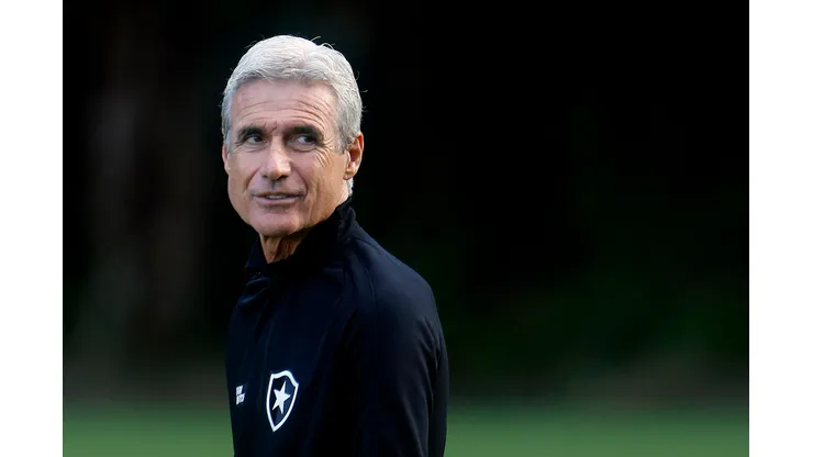 Foto: Vitor Silva/Botafogo - Luís Castro deve ter novidade para o Botafogo.