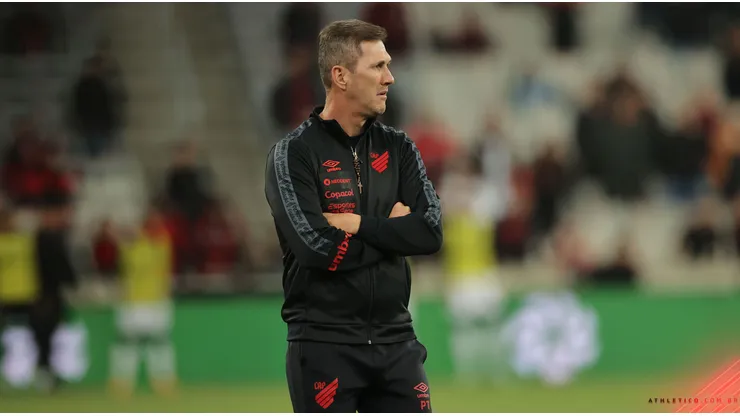 Foto: José Tramontin/athletico.com.br - Paulo Turra fala sobre vitória na Copa do Brasil.