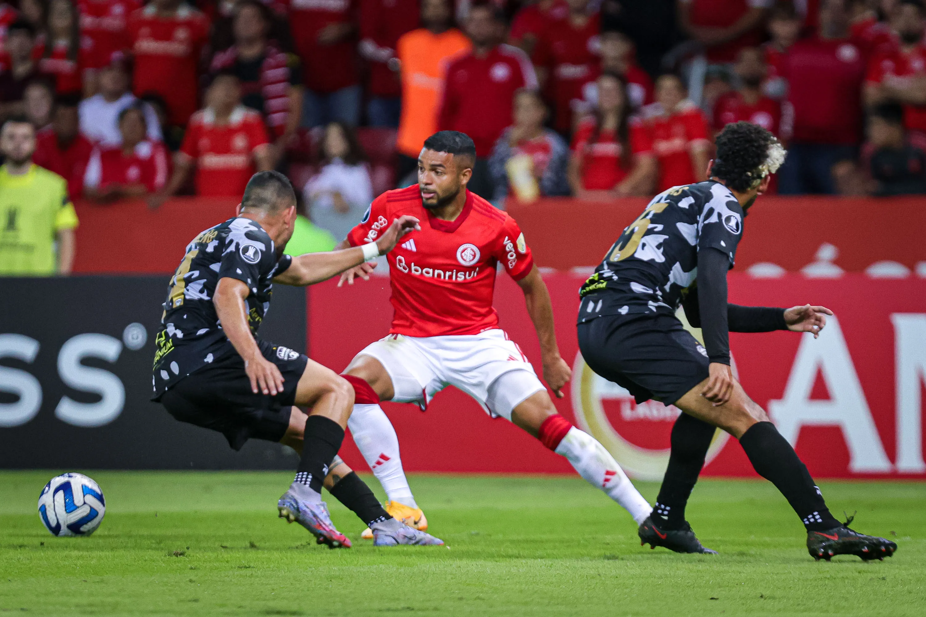 Foto: Maxi Franzoi/AGIF – Wanderson atuando pelo Inter