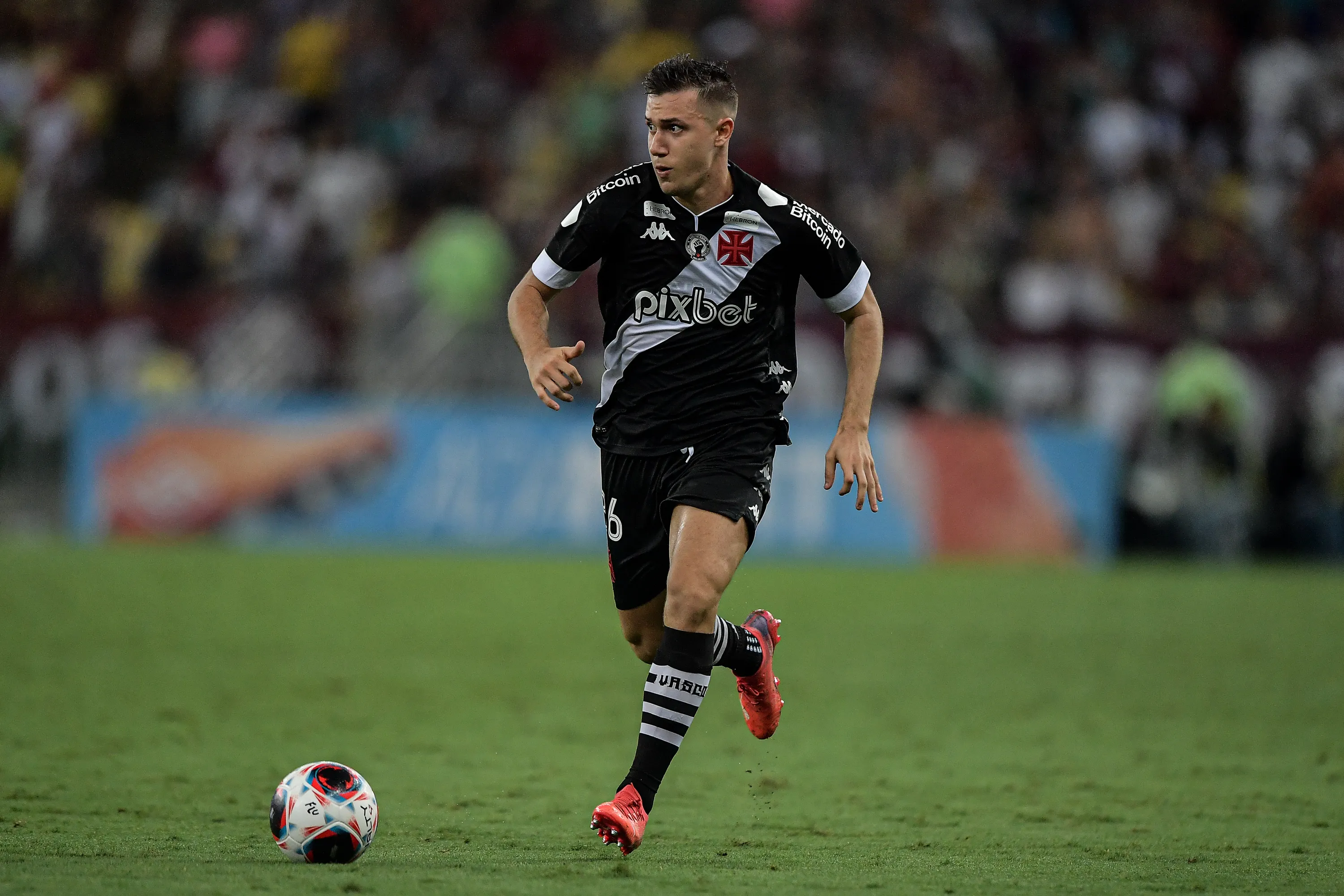 Foto: Thiago Ribeiro/AGIF – Lucas Píton atuando pelo Vasco