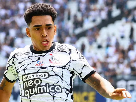 Torcida do Corinthians reage a situação de Junior Moraes, Du Queiroz e Balbuena