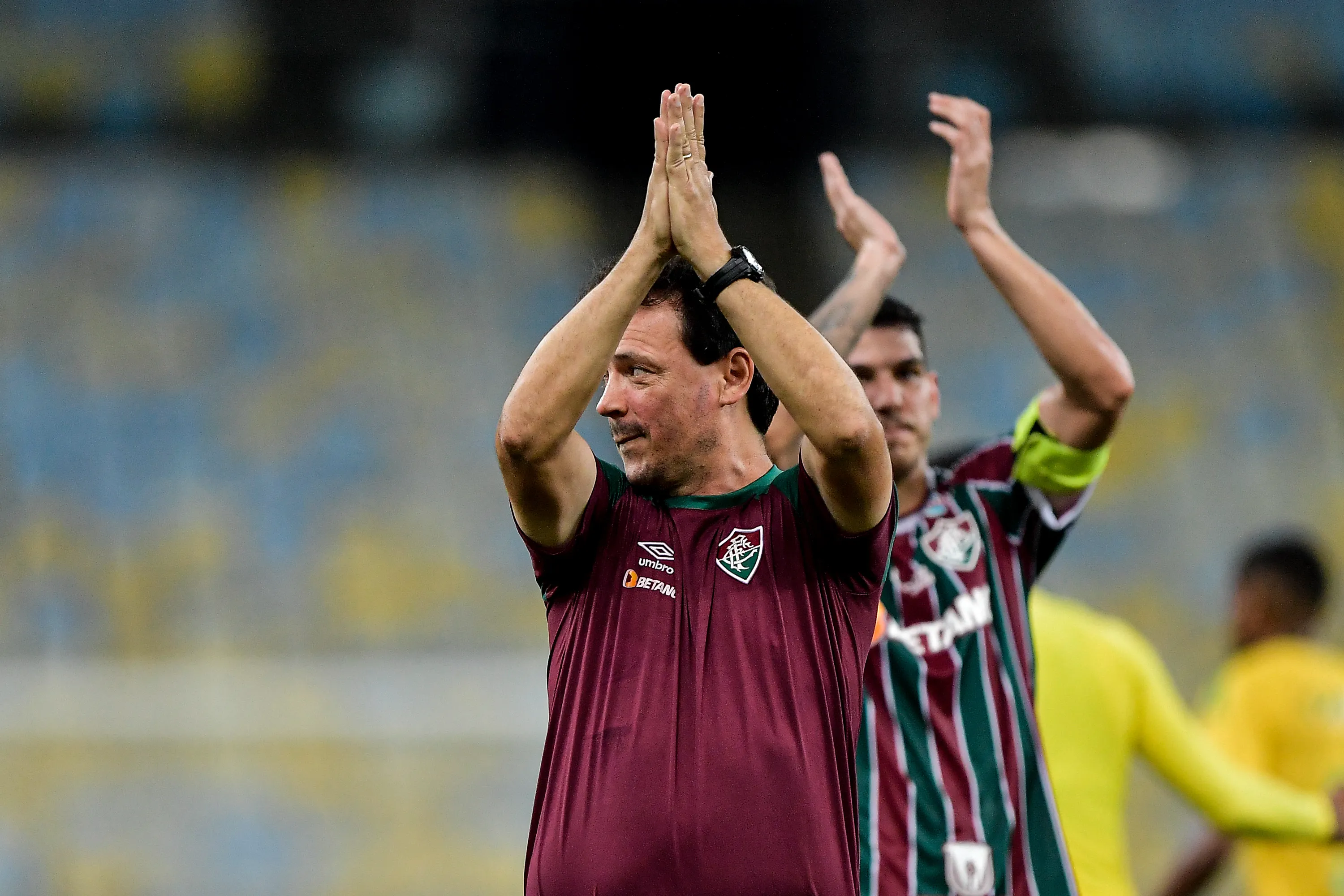 Thiago Ribeiro/AGIF – Fernando Diniz comemorando mais uma vitória no ano