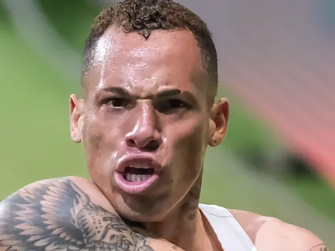 FERVENDO! Torcida do Palmeiras 'rasga na mão' Breno +1 