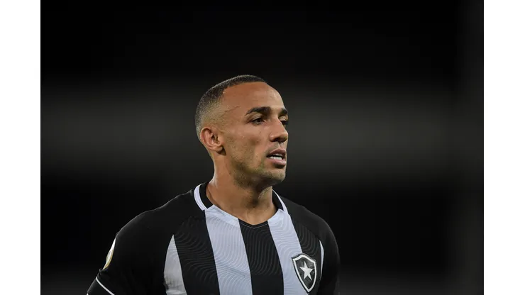 RJ - Rio de Janeiro - 13/08/2022 - BRASILEIRO A 2022, BOTAFOGO X ATLETICO-GO - Marcal jogador do Botafogo durante partida contra o Atletico-GO no estadio Engenhao pelo campeonato Brasileiro A 2022. Foto: Thiago Ribeiro/AGIF