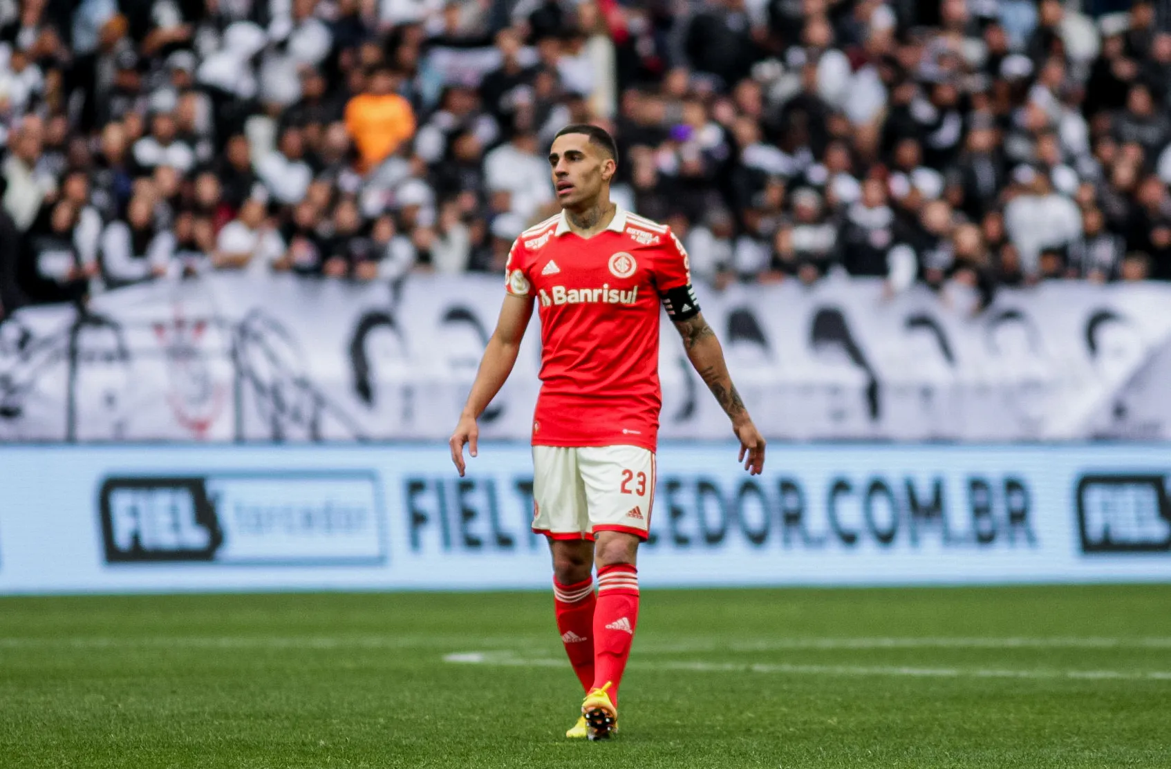 Foto: Guilherme Drovas/AGIF – Gabriel sofreu uma lesão ligamentar no joelho direito