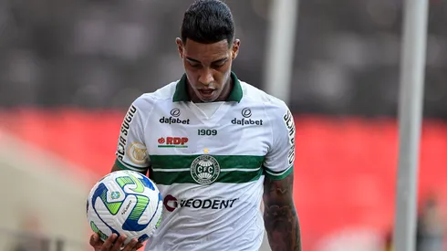 Foto: Thiago Ribeiro/AGIF – Alef Manga tem destino sacramentado.