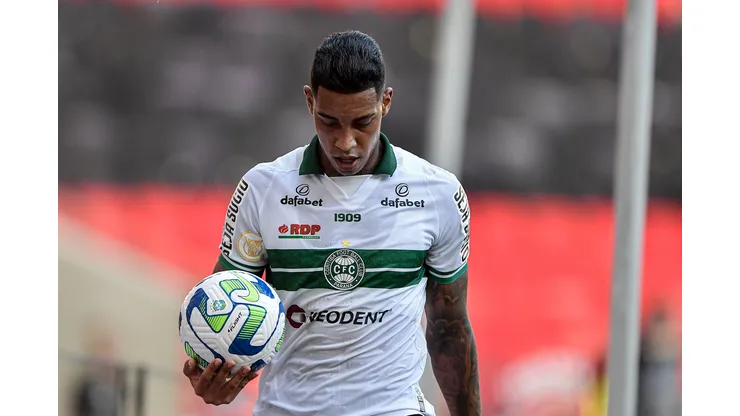 Foto: Thiago Ribeiro/AGIF - Alef Manga tem destino sacramentado.