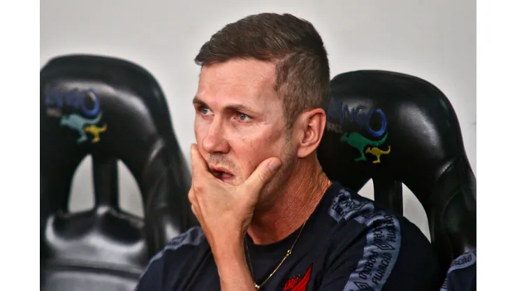 Foto: Gabriel Machado/AGIF - Paulo Turra ganha desfalque no Furacão.