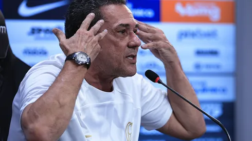 Foto: Ettore Chiereguini/AGIF – Luxemburgo da patada em jornalista durante coletiva
