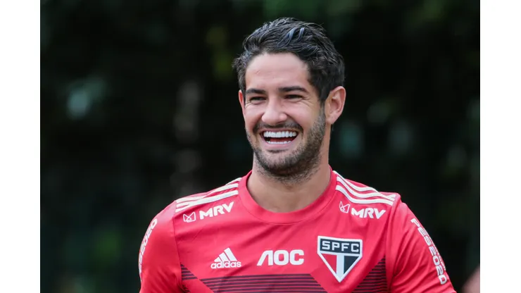 Foto: Marcello Zambrana/AGIF - Jornalista revela salário de Pato no São Paulo