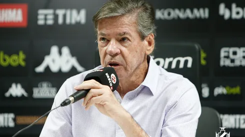 Foto: Rafael Ribeiro / Vasco - Jorge Salgado se movimenta para não perder jogador de graça.