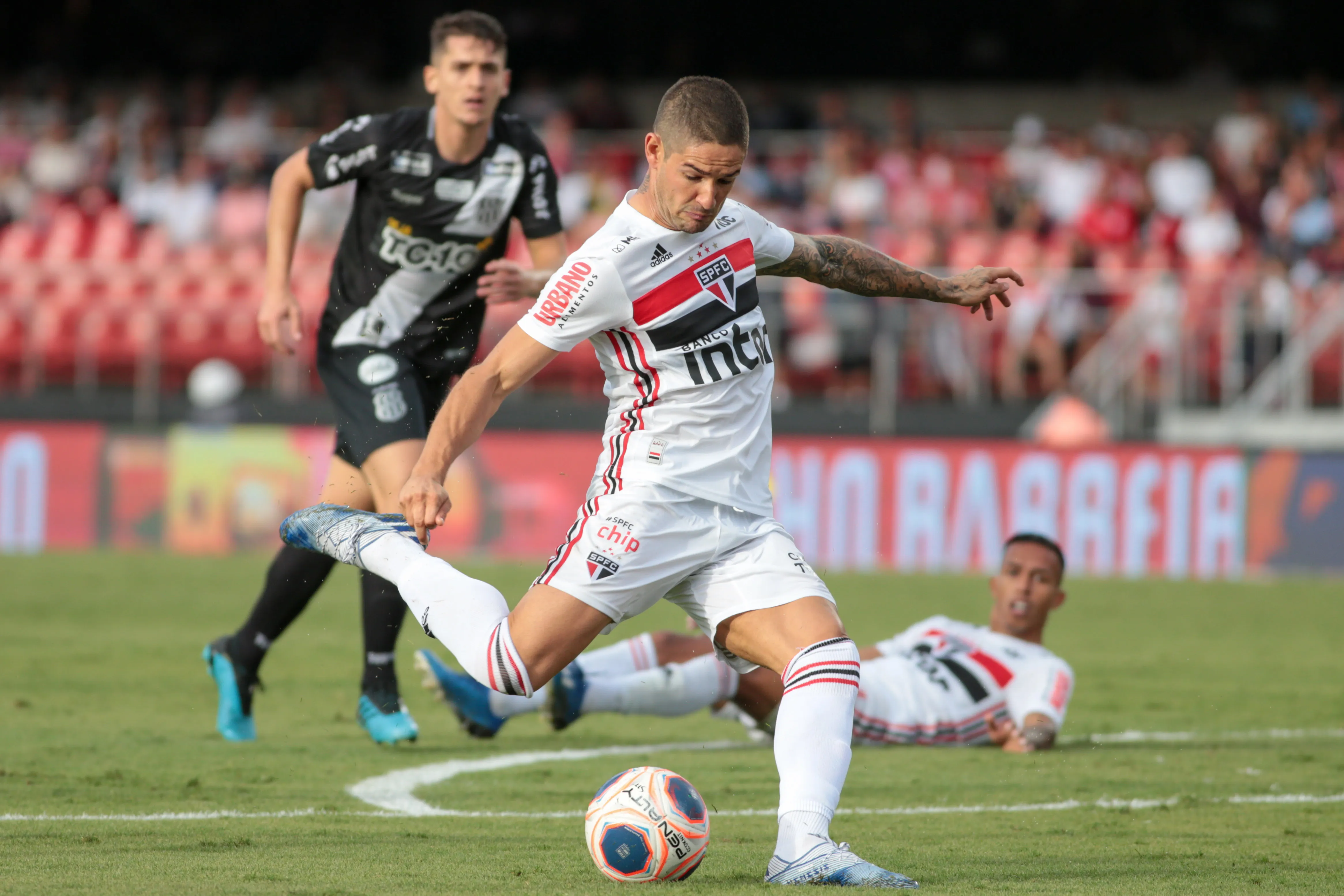 Marcello Zambrana/AGIF – Pato atuando pelo São Paulo em 2020
