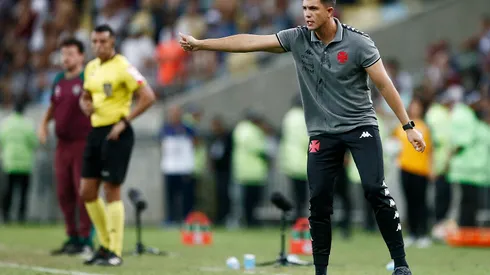 Foto: Daniel RAMALHO/VASCO - Barbieri explica motivo para não colocar Orellano contra o Fluminense.