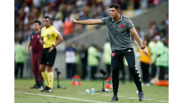 Foto: Daniel RAMALHO/VASCO - Barbieri explica motivo para não colocar Orellano contra o Fluminense.