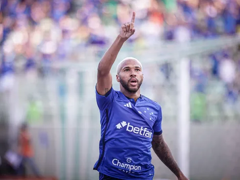 Torcida do Cruzeiro comemora vitória, mas pega no pé de Wesley