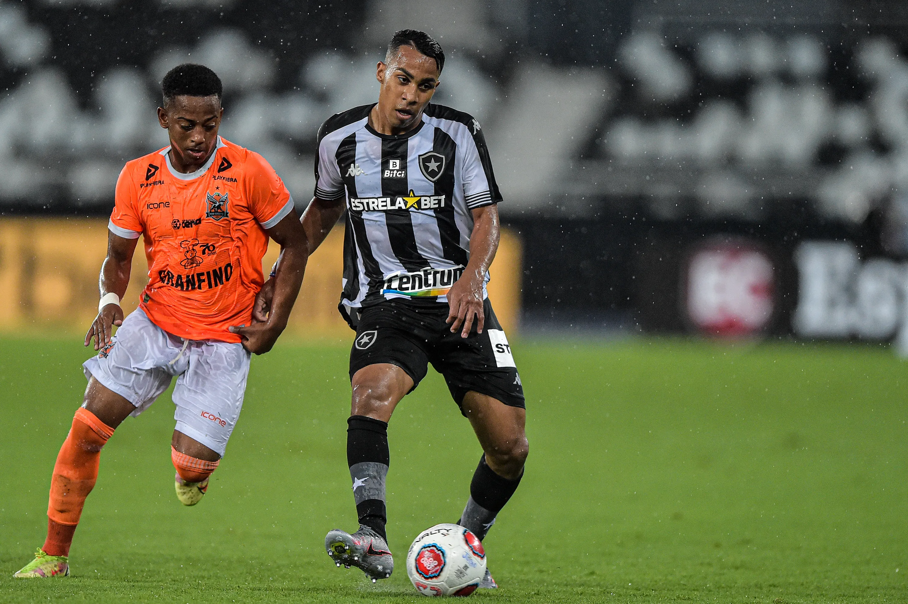 Thiago Ribeiro/AGIF – Breno atuando pelo Botafogo em 2022