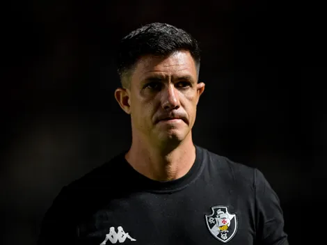 "Isso é sacanagem!"; Barbieri irrita torcida do Vasco após 'sacar' xodó de clássico