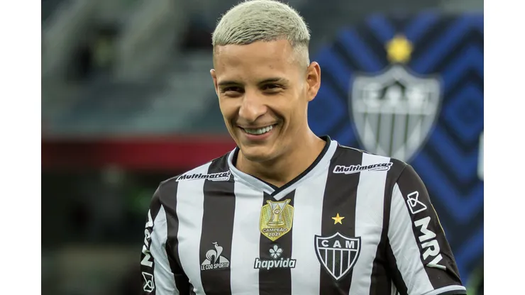 PR - Curitiba - 17/04/2022 - BRASILEIRO A 2022, ATHLETICO PR X ATLETICO MG - Guilherme Arana jogador do Atletico-MG antes da partida contra o Athletico-PR no estadio Arena da Baixada pelo campeonato Brasileiro A 2022. Foto: Robson Mafra/AGIF