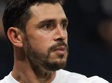 FERVENDO! Torcida do Corinthians 'rasga o pescoço' de Giuliano +3 