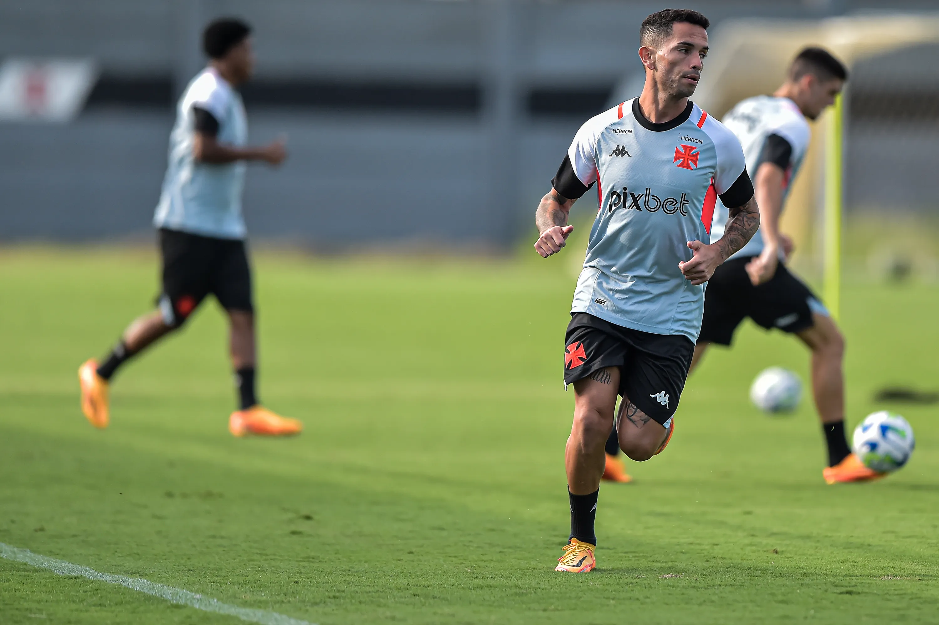 RJ – RIO DE JANEIRO – 20/04/2023 – VASCO, TREINO – Gabriel Carabajal jogador do Vasco durante treino no Centro de Treinamento CT Moacyr Barbosa. Foto: Thiago Ribeiro/AGIF