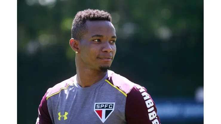 Foto: Marcello Zambrana/AGIF - Thiago Mendes comenta sobre volta ao São Paulo