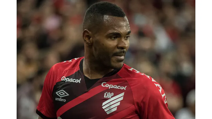 Foto: Robson Mafra/AGIF - Nikão é ídolo do Athletico Paranaense