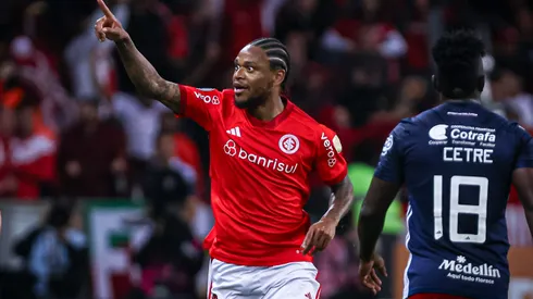 Foto: Maxi Franzoi/AGIF – Luiz Adriano manda recado para Mano Menezes.
