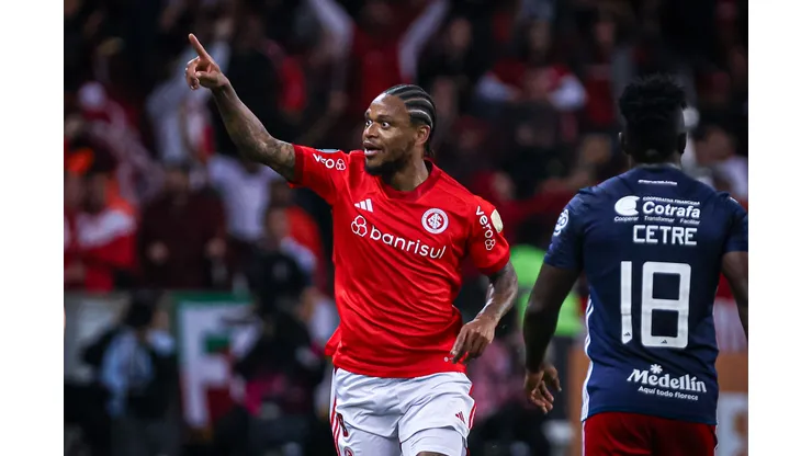 Foto: Maxi Franzoi/AGIF - Luiz Adriano manda recado para Mano Menezes.