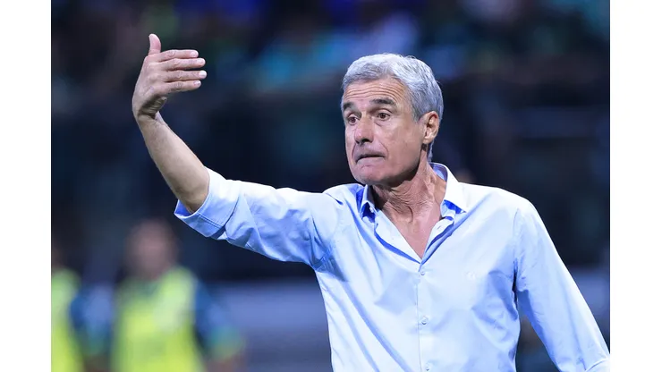 Foto: Ettore Chiereguini/AGIF - Luis Castro pode influenciar indiretamente na escolha do novo técnico no Vasco.