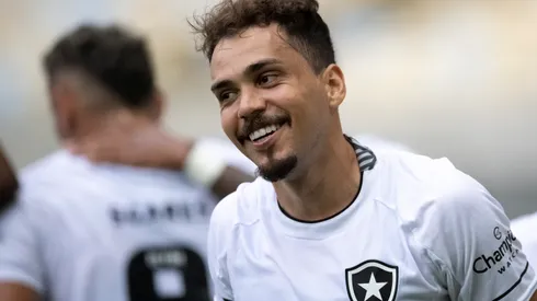 RJ – Rio de Janeiro – 23/10/2022 – BRASILEIRO A 2022, FLUMINENSE X BOTAFOGO – Eduardo jogador do Botafogo comemora seu gol durante partida contra o Fluminense no estadio Maracana pelo campeonato Brasileiro A 2022. Foto: Jorge Rodrigues/AGIF