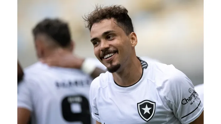 RJ - Rio de Janeiro - 23/10/2022 - BRASILEIRO A 2022, FLUMINENSE X BOTAFOGO - Eduardo jogador do Botafogo comemora seu gol durante partida contra o Fluminense no estadio Maracana pelo campeonato Brasileiro A 2022. Foto: Jorge Rodrigues/AGIF