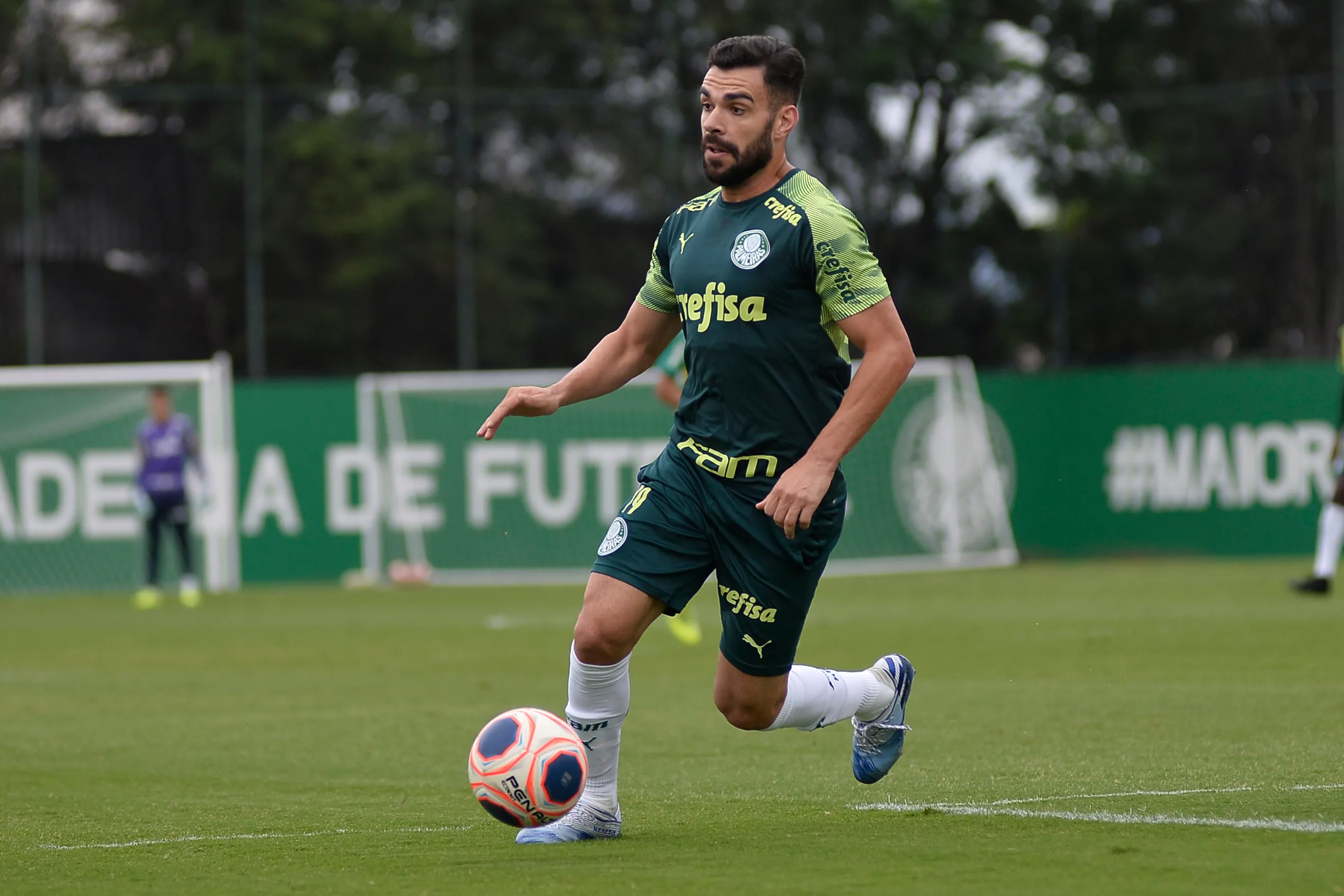 Foto: Bruno Ulivieri/AGIF – Bruno Henrique atundo pelo Palmeiras