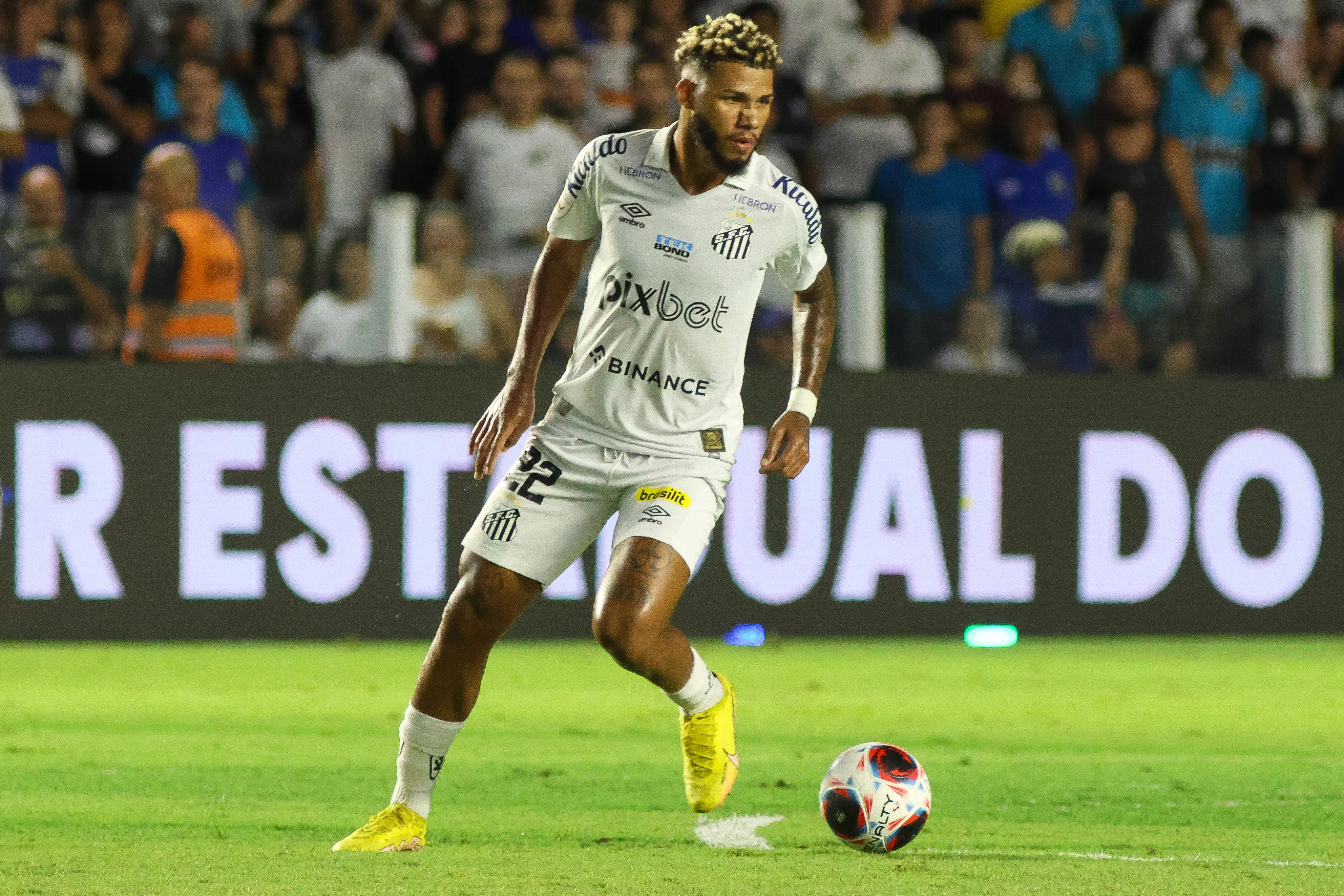 Foto: Fernanda Luz/AGIF – Nathan atuando pelo Santos