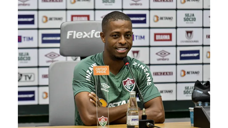 RJ - Rio de Janeiro - 12/01/2023 - FLUMINENSE, APRESENTACAO KENO - Keno fala aos jornalista durante sua apresentacao oficial como jogador do Fluminense em coletiva de imprensa realizada no CT Carlos Castilho. Foto: Thiago Ribeiro/AGIF Foto: Thiago Ribeiro/AGIF