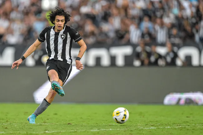 Thiago Ribeiro/AGIF – Matheus Nascimento atuando pelo Botafogo