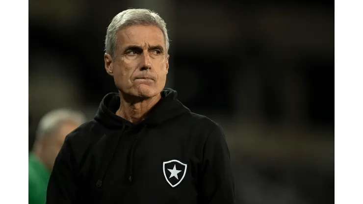Foto: Jorge Rodrigues/AGIF - Luís Castro tem jogo decisivo na briga pelo título do torneio.
