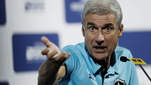 BRASILIA, BRAZIL – FEBRUARY 25: Botafogo Head Coach Luís Castro talks during the press conference of Carioca Serie A match between Botafogo and Flamengo on February 25, 2023 at Estadio Mane Garrincha in Brasilia, Brazil. (Photo by Adalberto Marques/Eurasia Sport Images/Getty Images)