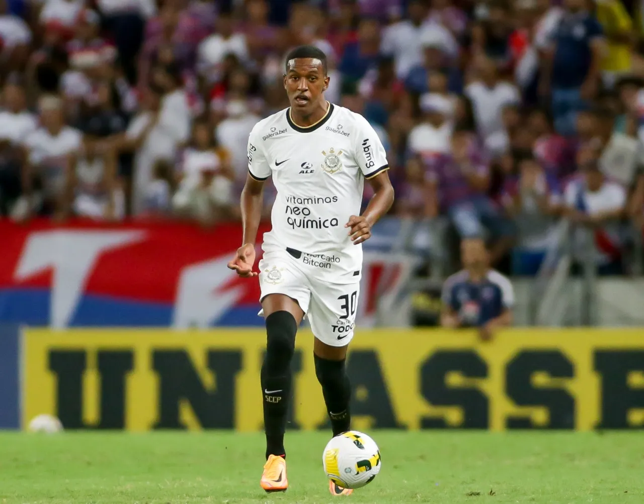 Foto: Reprodução/SCCP – Robert Renan atuando pelo Corinthians em 2022