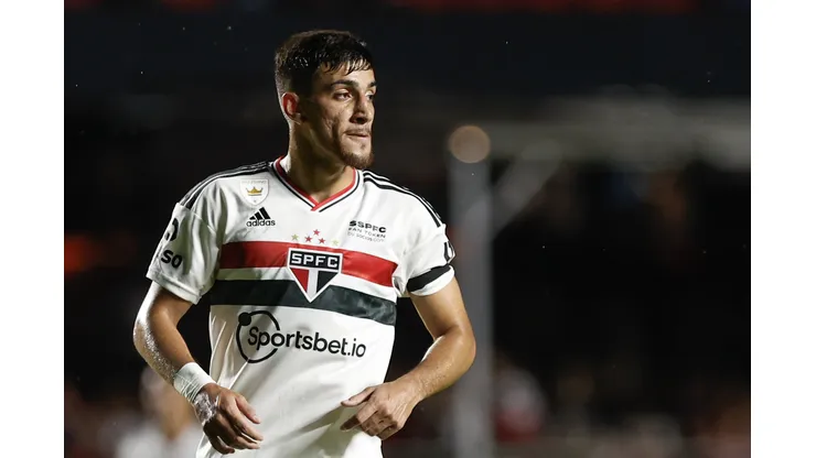 Foto: Marcello Zambrana/AGIF - Pedrinho deve defender rival do São Paulo na Série A
