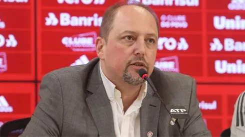 Barcellos expõe dificuldade do Internacional e manda recado para torcida sobre reforços