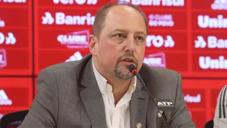 Barcellos expõe dificuldade do Internacional e manda recado para torcida sobre reforços