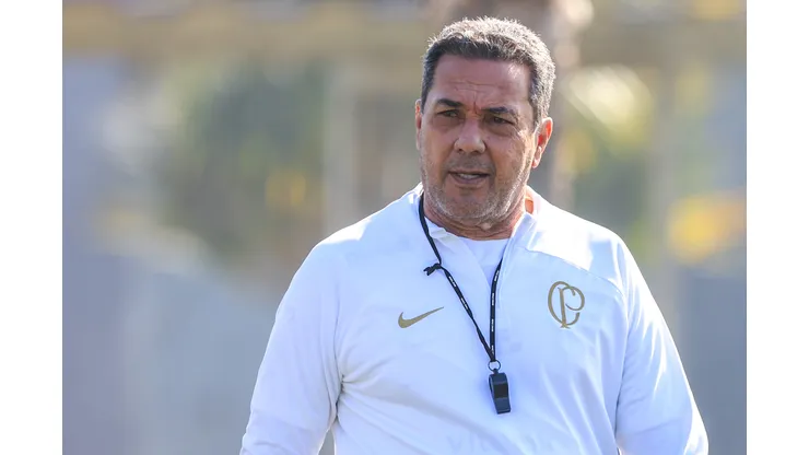 SP - SAO PAULO - 23/05/2023 - CORINTHIANS, TREINO - Vanderlei Luxemburgo tecnico do Corinthians durante treino no Centro de Treinamento CT Joaquim Grava. Foto: Marcello Zambrana/AGIF
