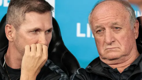 PR – CURITIBA – 06/06/2023 – LIBERTADORES 2023, ATHLETICO-PR X LIBERTAD – Paulo Turra tecnico e Luiz Felipe Scolari diretor tecnico do Athletico-PR durante partida contra o Libertad no estadio Arena da Baixada pelo campeonato Libertadores 2023. Foto: Robson Mafra/AGIF