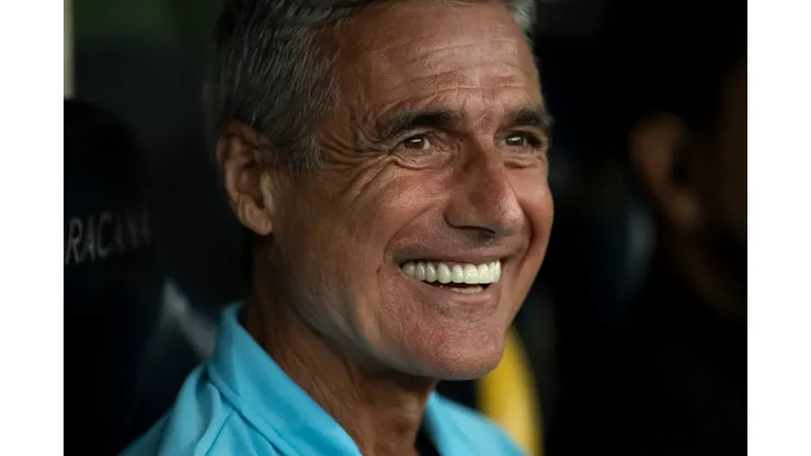 RJ - Rio de Janeiro - 29/01/2023 - CARIOCA 2023, FLUMINENSE X BOTAFOGO - Luis Castro tecnico do Botafogo durante partida contra o Fluminense no estadio Maracana pelo campeonato Carioca 2023. Foto: Jorge Rodrigues/AGIF