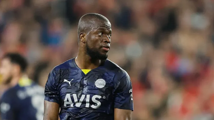Jornalista 'detona' Enner Valencia ao compará-lo com atacante de rival do Internacional
