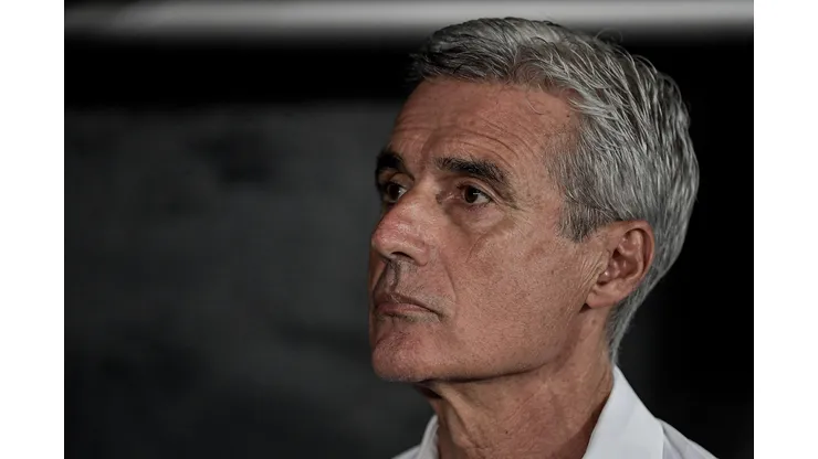 Foto: Thiago Ribeiro/AGIF - Luís Castro tem atraído interesse de outras equipes.