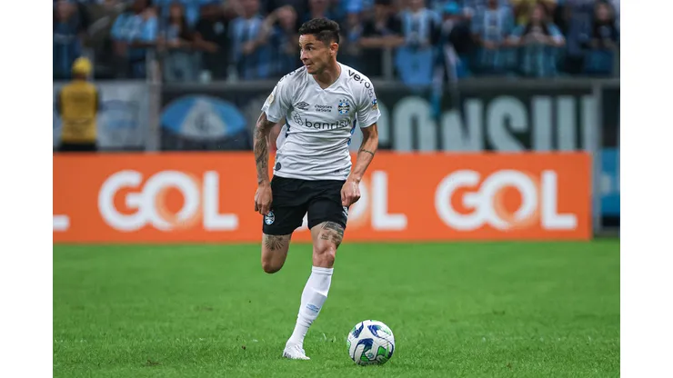 Foto: Maxi Franzoi/AGIF - Diogo Barbosa chega para somar na lateral-esquerda do Flu.