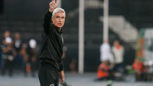 Foto: Vitor Silva/Botafogo - Luís Castro pode ter dois reforços para confronto contra o Cuiabá.